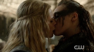 Clarke y Lexa primer beso